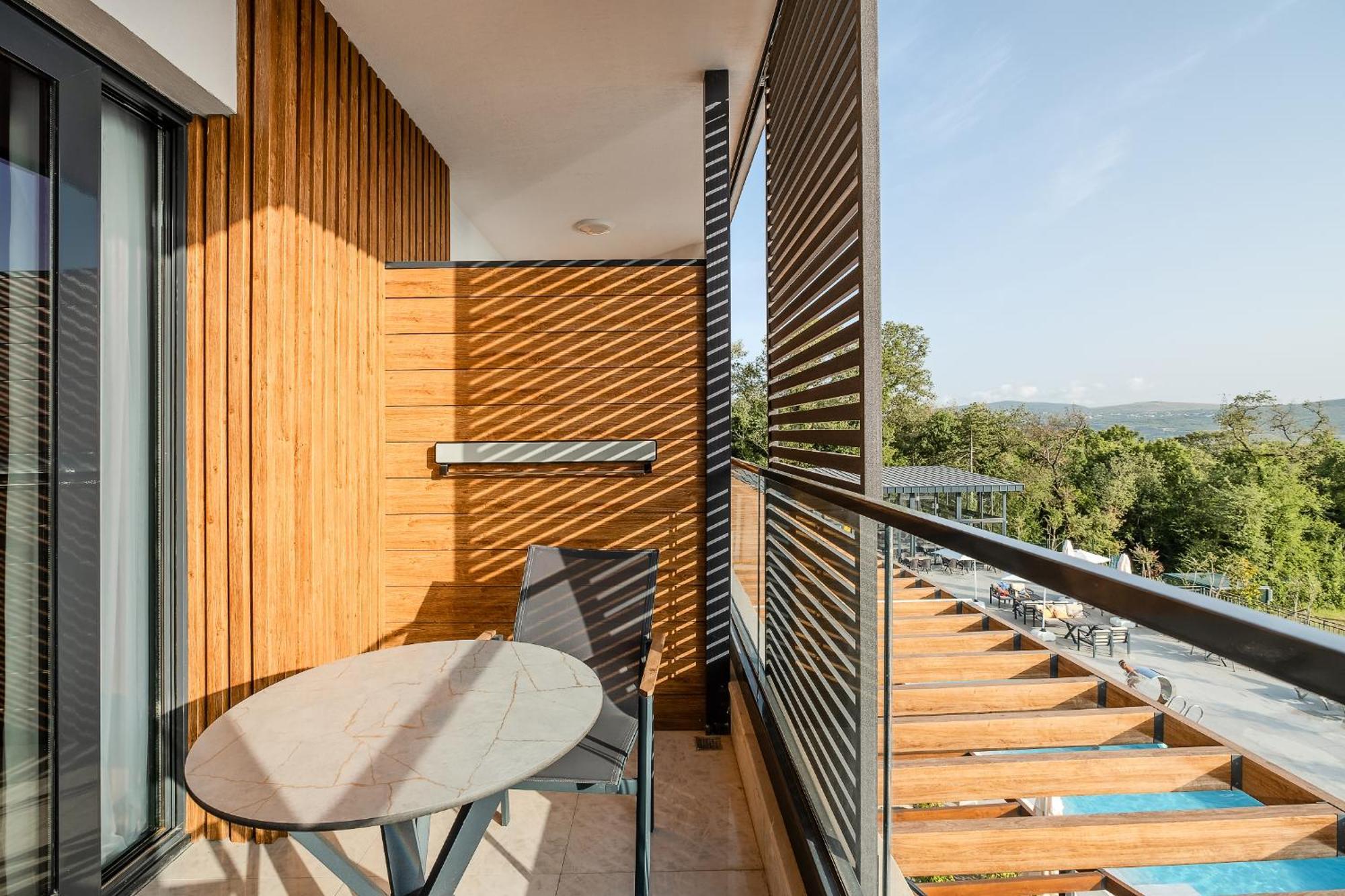 Montenegro Lodge Kavač 객실 사진 A balcony