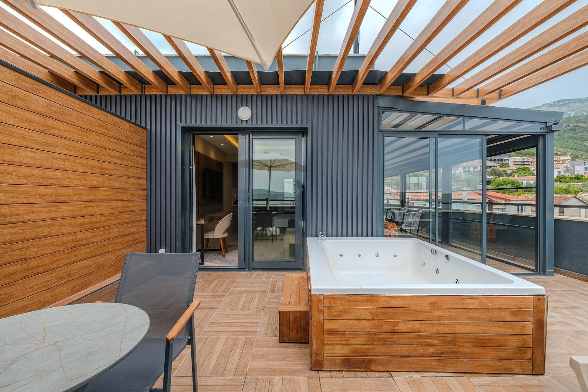 Montenegro Lodge Kavač 객실 사진 A rooftop spa