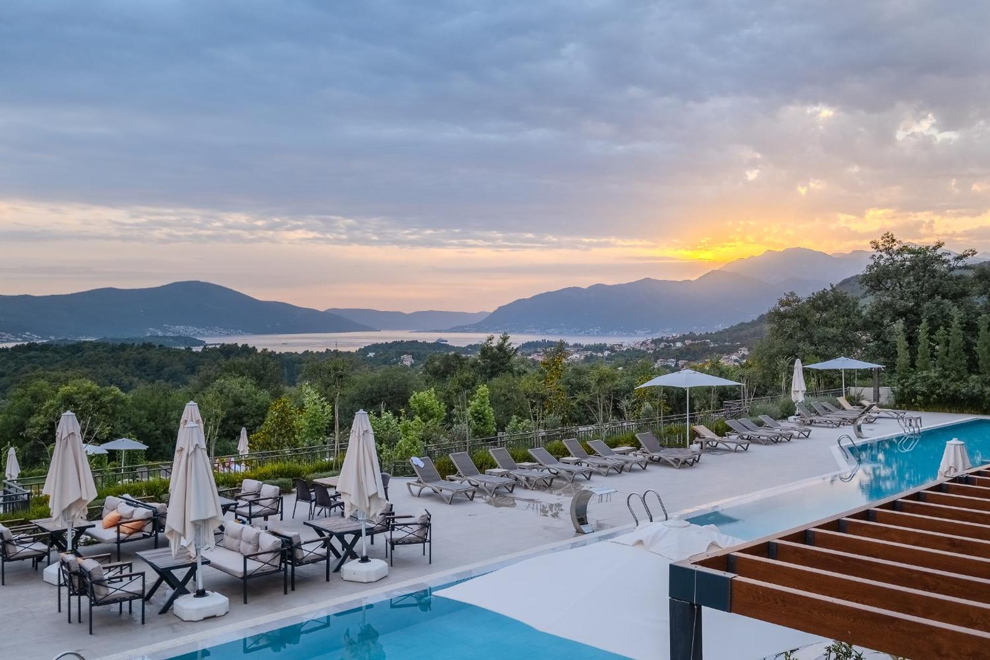 Montenegro Lodge Kavač 외부 사진 Sunset at the hotel