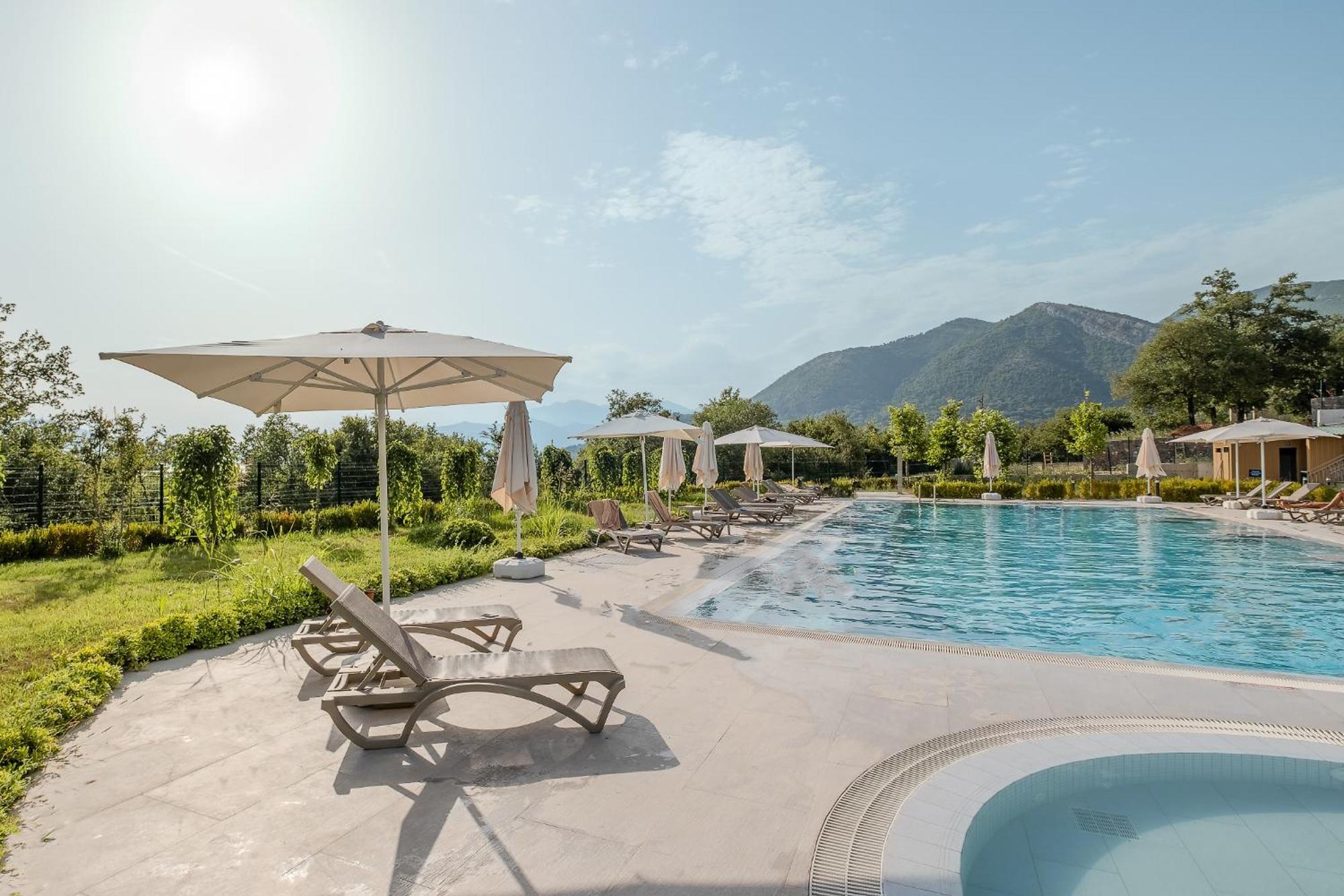 Montenegro Lodge Kavač 외부 사진 The swimming pool at the hotel