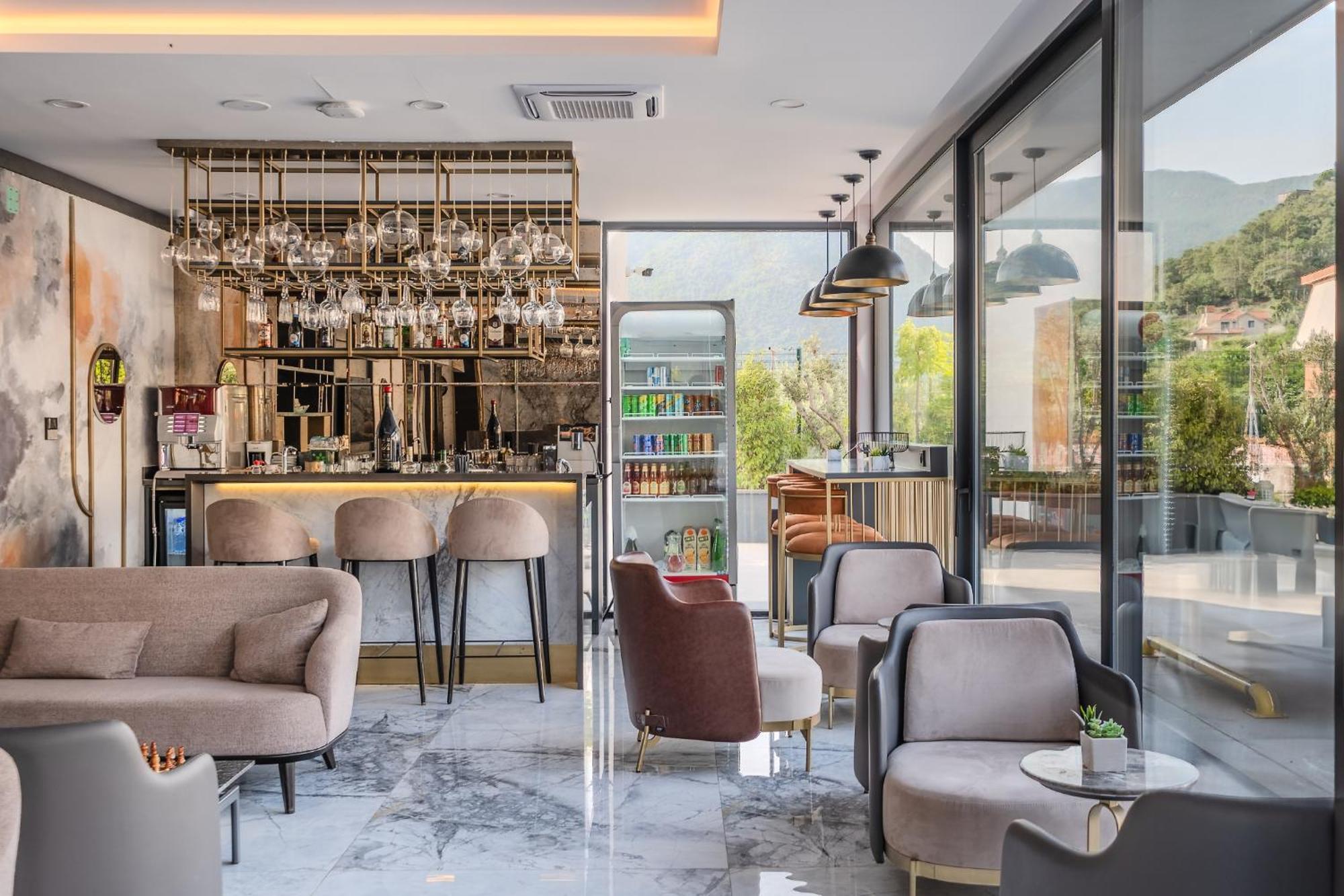 Montenegro Lodge Kavač 외부 사진 The bar at the hotel
