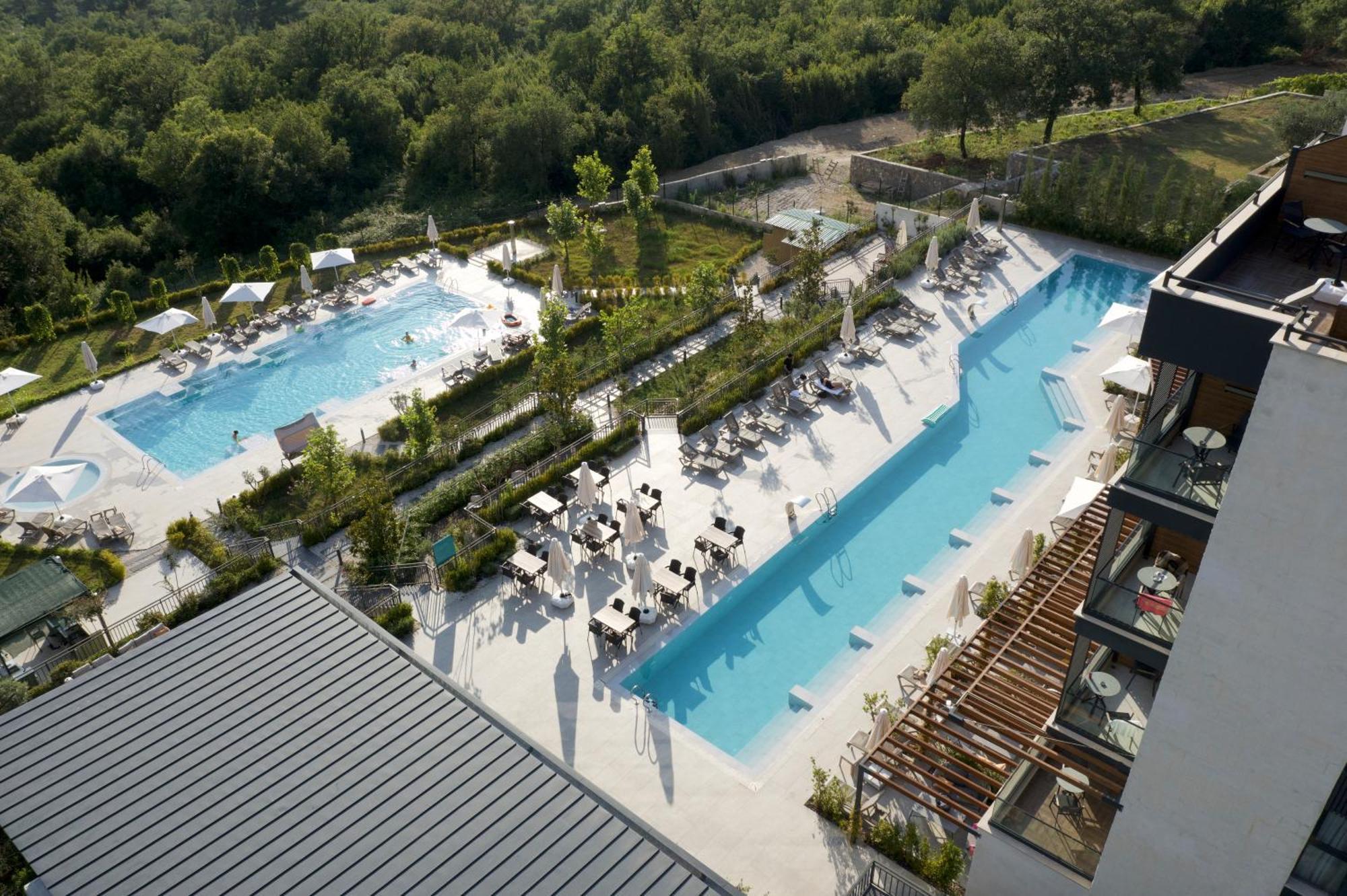 Montenegro Lodge Kavač 외부 사진 The swimming pool at the Hotel